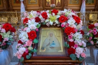 «Подражайте святой покровительнице вашего храма, её самоотверженности и милосердию»: в Елизаветинском храме встретили престольный праздник
