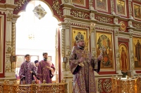 В Великий четверг митрополит Владимир совершил Литургию Василия Великого  в Спасо-Преображенском кафедральном соборе