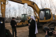 Митрополит Артемий посетил строительную площадку Храма Победы 4 ноября 2025 г. Митрополит Артемий посетил строительную площадку Храма Победы 4 ноября 2025 г.